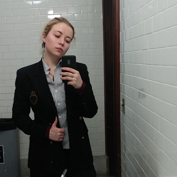 Meet your Posher, Laura elizabeth - Picture 3 of 4